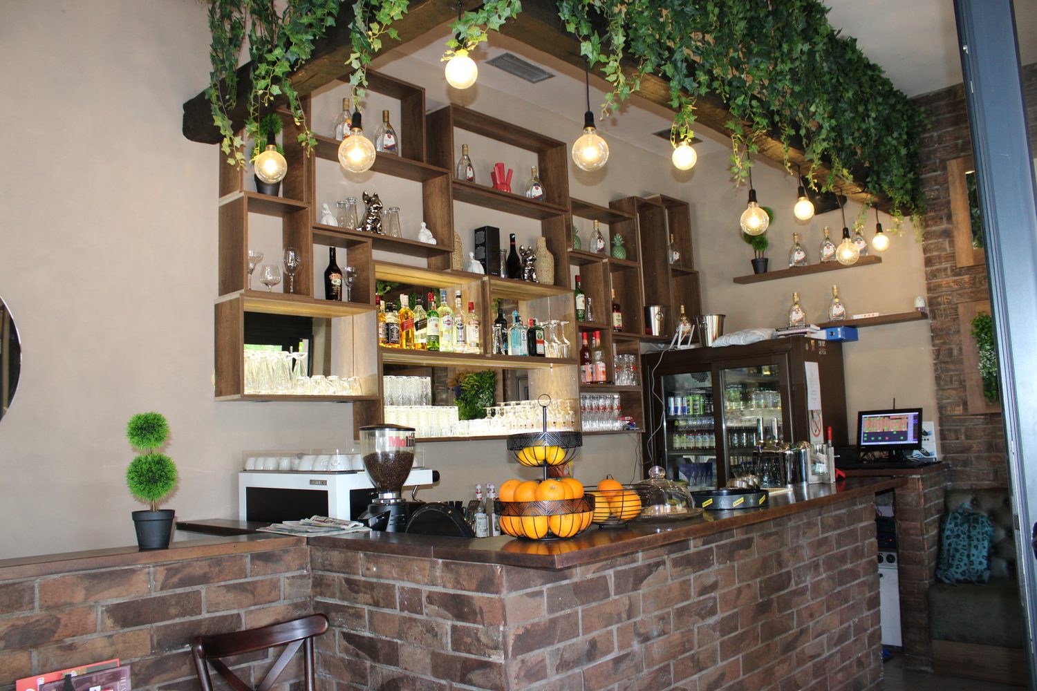 Tiffany Caffe & Bar — enterijer